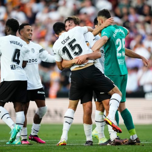 Valencia CF: Symbol Hiszpańskiej Piłki Nożnej z Długą i Urozmaiconą Historią w La Liga